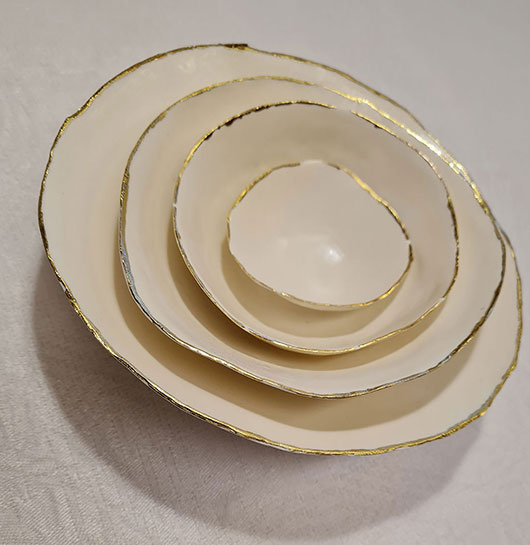 Porzellanschalen mit Goldrand - handgetöpfert von Keramikkünstlerin Christine Elfriede Neubauer